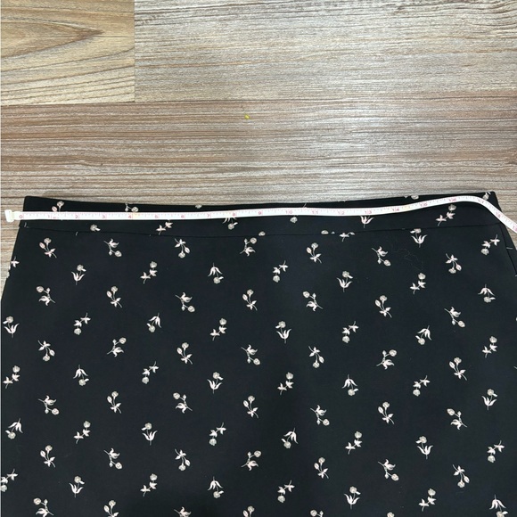 Ann Taylor fully line pencil skirt with back slit size 14. - Picture 11 of 11